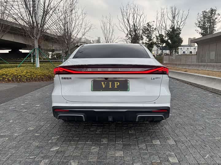 Geely Galaxy L6 2025 2025款 EM-i 140km 星舰版