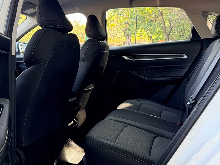 Geely Emgrand 2025 2025款 第4代 1.5L 手动星耀版