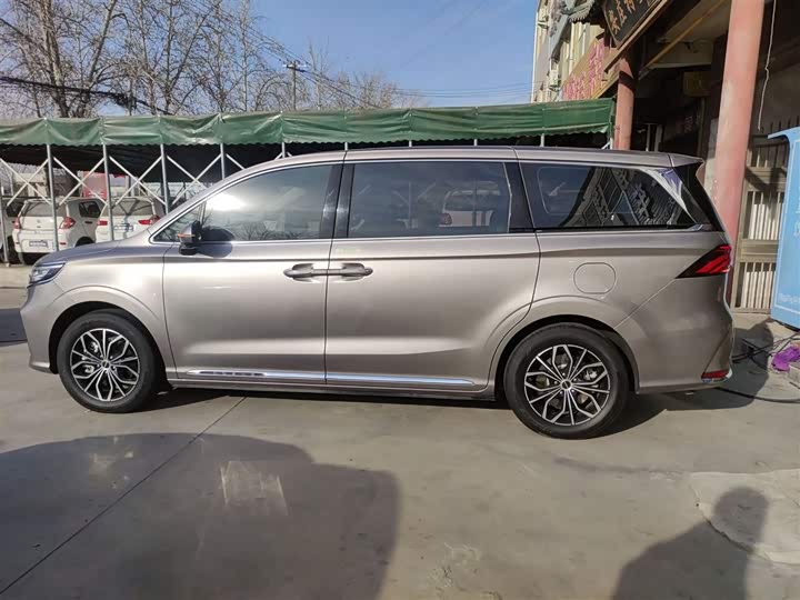 Roewe iMax 8 EV 2025 2025款 1.5T DMH 陆尊至享版