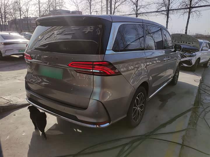 Roewe iMax 8 EV 2025 2025款 1.5T DMH 陆尊至享版