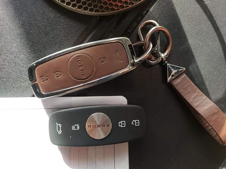 Roewe iMax 8 EV 2025 2025款 1.5T DMH 陆尊至享版