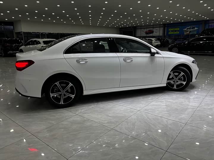 Mercedes-Benz A-Class 2025 2025款 A 200 L 时尚型