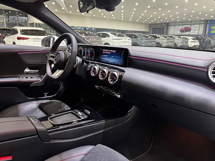 Mercedes-Benz A-Class 2025 2025款 A 200 L 时尚型