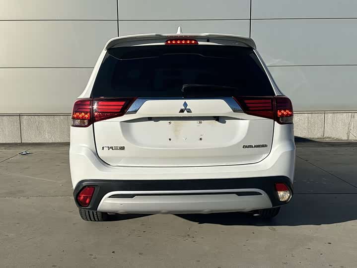 Mitsubishi Outlander 2021 2021款 改款 2.0L 两驱畅享版 5座