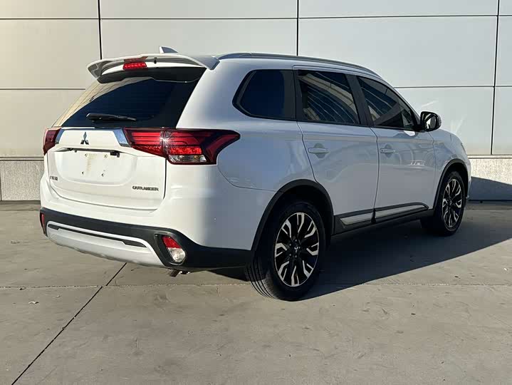 Mitsubishi Outlander 2021 2021款 改款 2.0L 两驱畅享版 5座