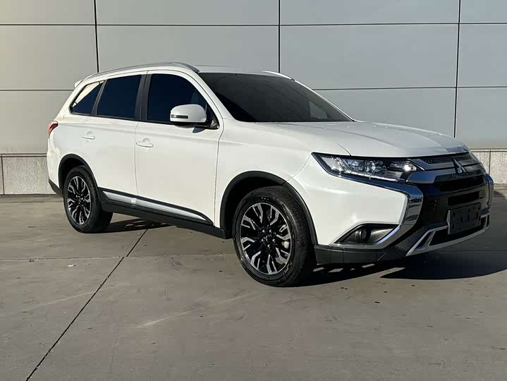 Mitsubishi Outlander 2021 2021款 改款 2.0L 两驱畅享版 5座