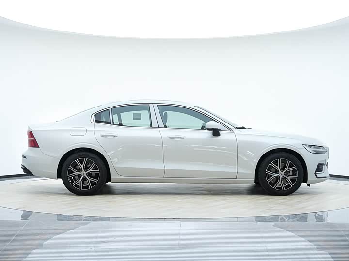 Volvo S60 2026 2026款 B4 智逸豪华版