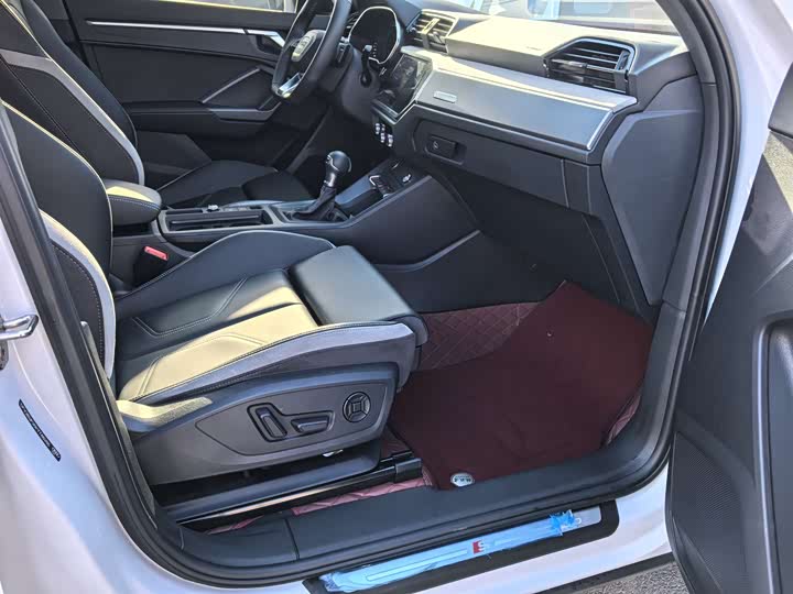 Audi Q3 2024 2024款 35 TFSI RS套件燃速型