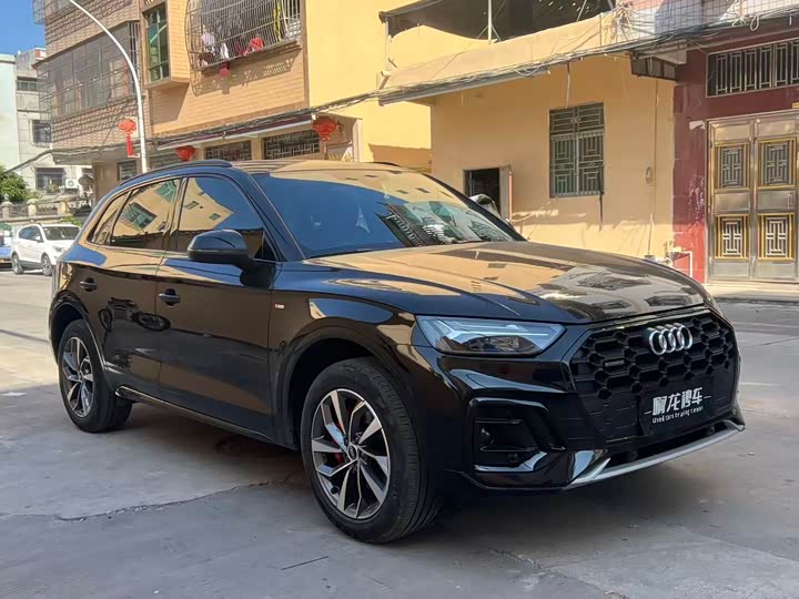 Audi Q5L 2025 2025款 45周年典藏版 40 TFSI 豪华动感型