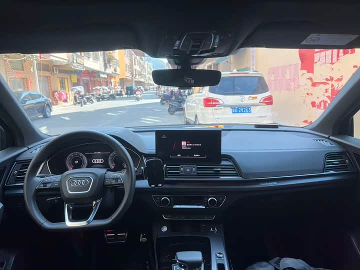 Audi Q5L 2025 2025款 45周年典藏版 40 TFSI 豪华动感型