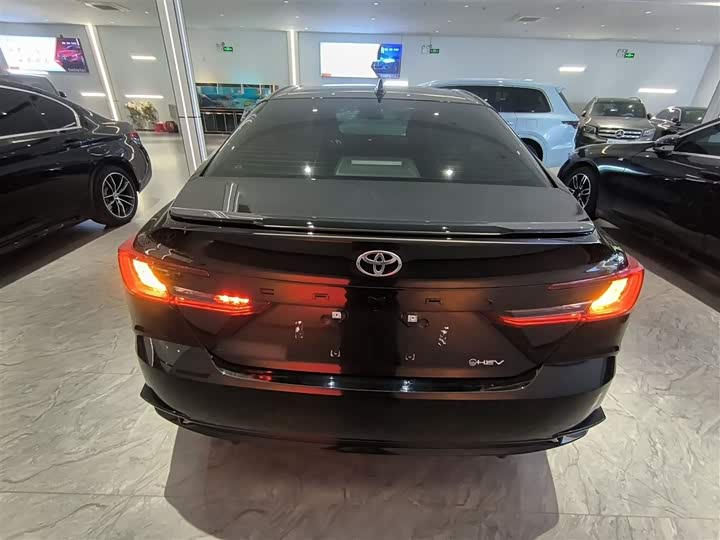 Toyota Camry 2026 2026款 双擎 2.0HSE 运动Lite版