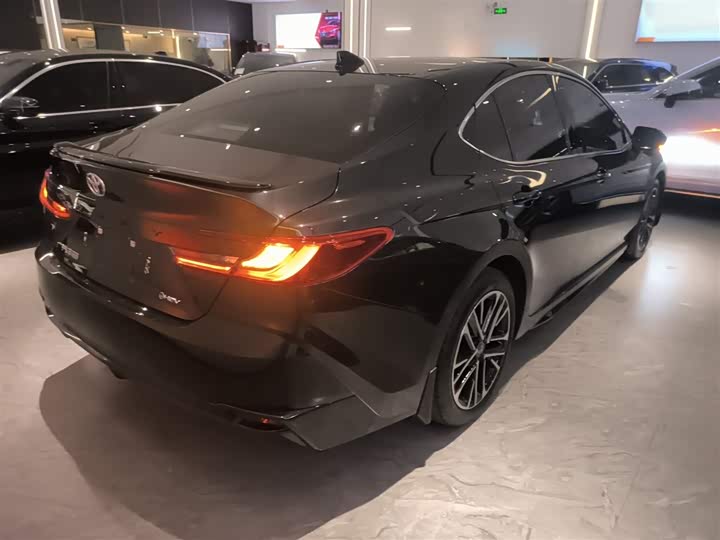 Toyota Camry 2026 2026款 双擎 2.0HSE 运动Lite版