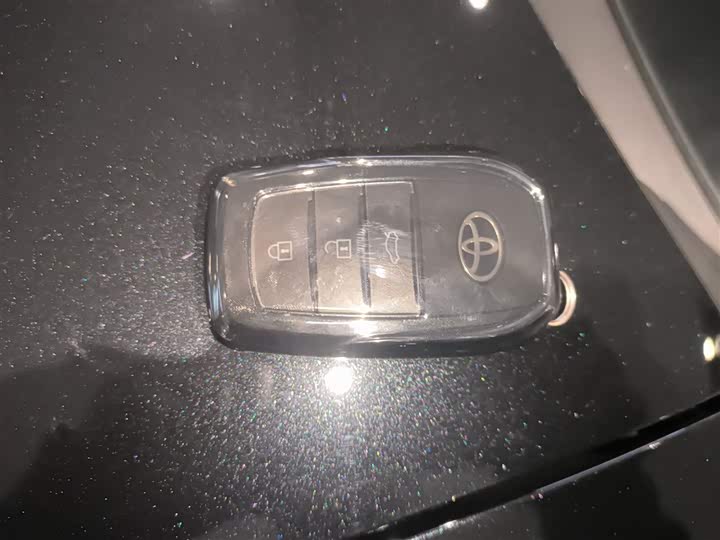 Toyota Camry 2026 2026款 双擎 2.0HSE 运动Lite版