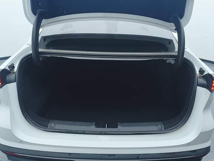 Geely Galaxy L6 2025 2025款 EM-i 140km 探索+版