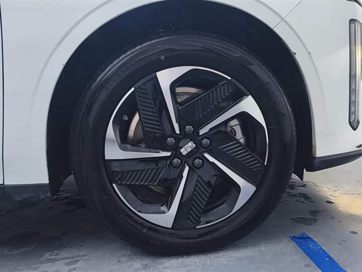 Geely Galaxy L6 2025 2025款 EM-i 140km 探索+版