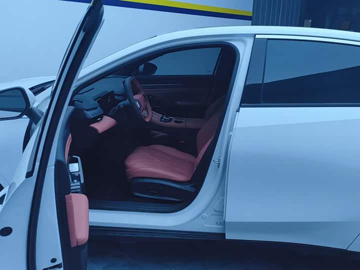 Geely Galaxy L6 2025 2025款 EM-i 140km 探索+版