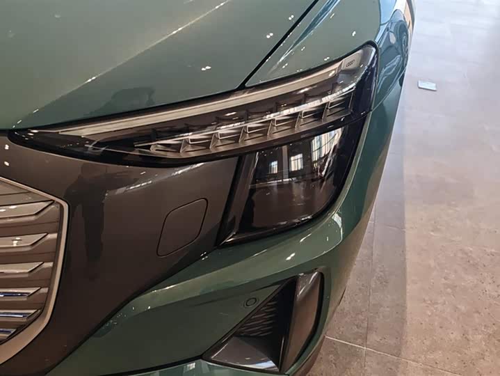 Audi Q5 e-tron 2022 2022款 40 e-tron 星耀型 锦衣套装