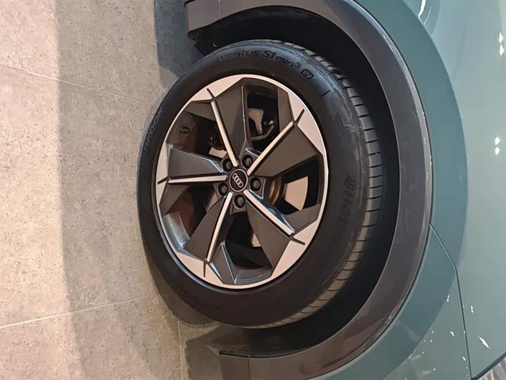 Audi Q5 e-tron 2022 2022款 40 e-tron 星耀型 锦衣套装