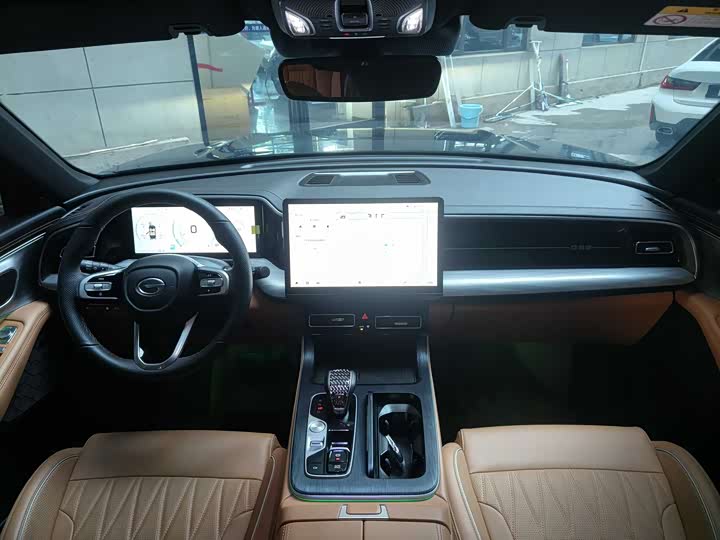 GAC Trumpchi GS8 2025 2025款 领航系列 2.0TGDI 两驱豪华版 5座