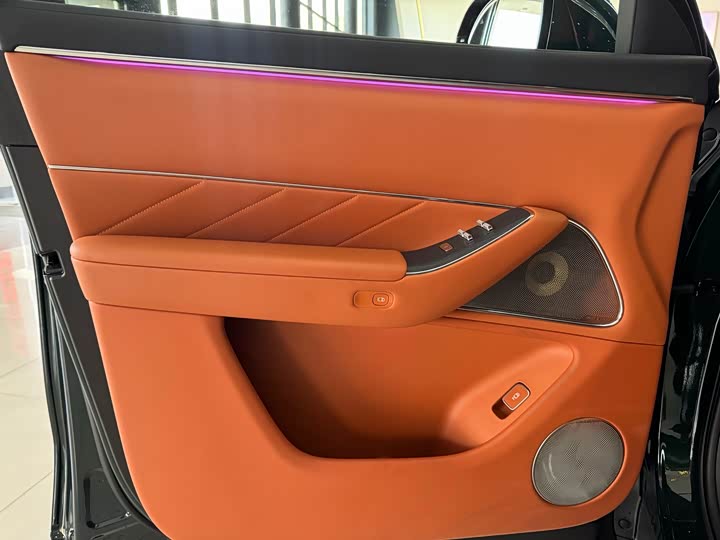 Aito M8 2025 2025款 增程 Ultra版 53.4kWh 6座版