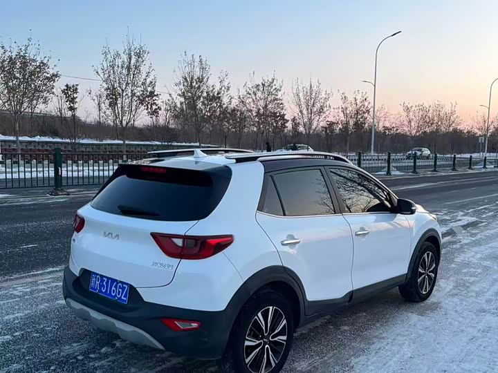 Kia KX1 2021 2021款 1.4L CVT趣享天窗款