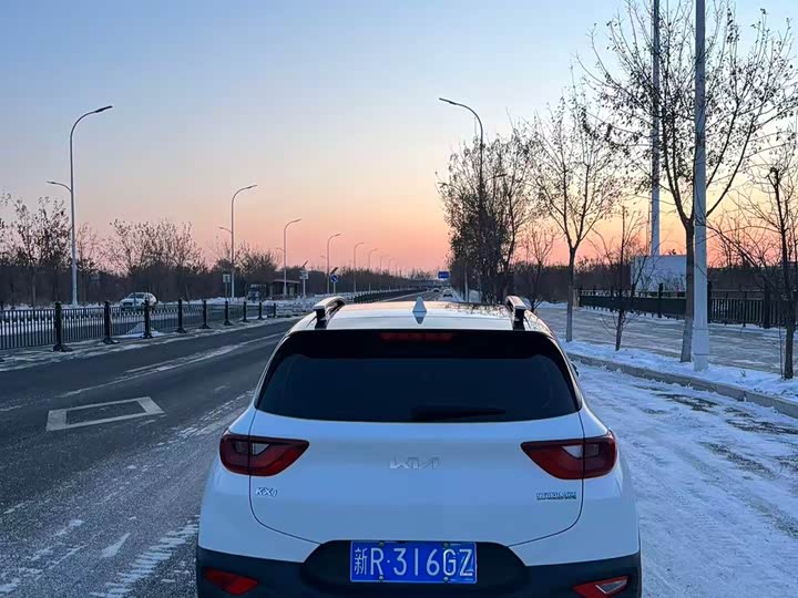 Kia KX1 2021 2021款 1.4L CVT趣享天窗款