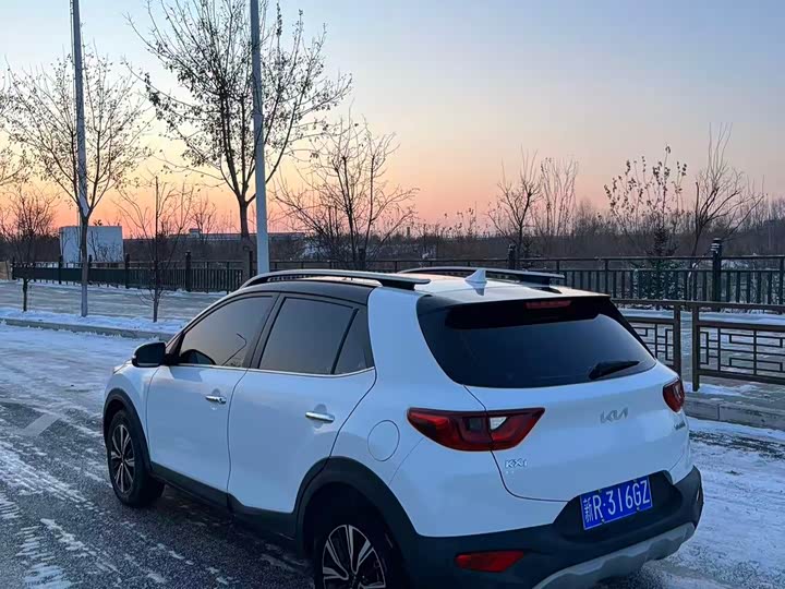 Kia KX1 2021 2021款 1.4L CVT趣享天窗款
