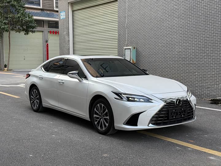 Lexus ES 2025 2025款 300h 臻享版