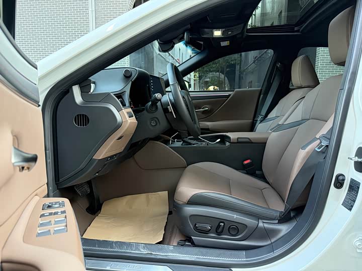 Lexus ES 2025 2025款 300h 臻享版