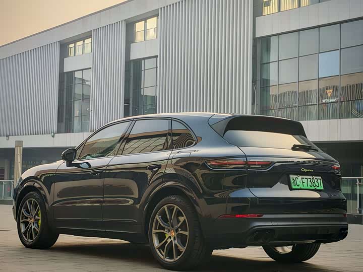 Porsche Cayenne Hybrid 2023 2023款 Cayenne E-Hybrid 2.0T 铂金版