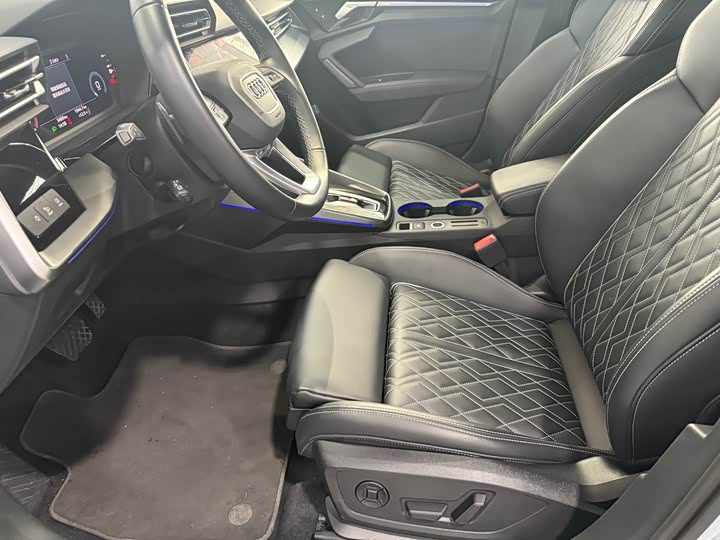 Audi A3 2025 2025款 A3L Limousine 35TFSI 飞驰尊享型