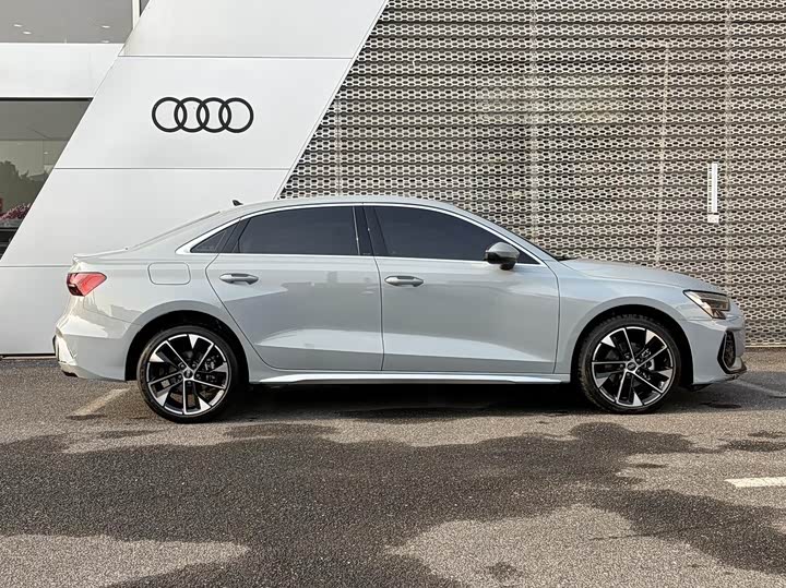 Audi A3 2025 2025款 A3L Limousine 35TFSI 飞驰尊享型