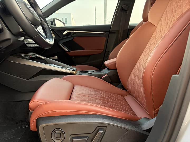 Audi A3 2025 2025款 A3L Limousine 35TFSI 飞驰尊享型