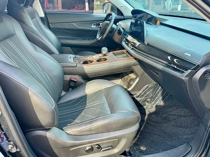 Changan UNI-K 2023 2023款 2.0T 两驱悦享型