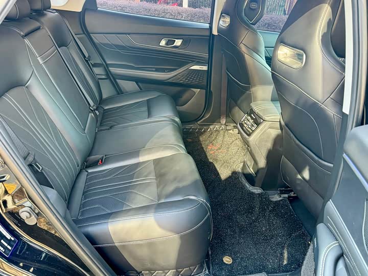 Changan UNI-K 2023 2023款 2.0T 两驱悦享型