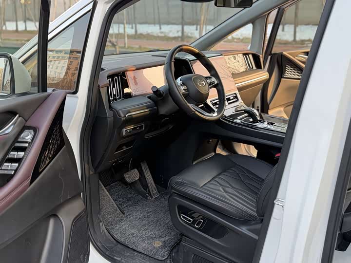 GAC Trumpchi M8 2024 2024款 大师系列 400T 尊贵版