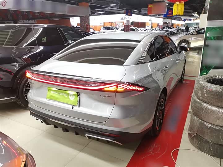 Geely Galaxy L6 2025 2025款 EM-i 140km 星舰版