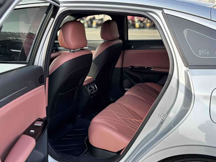 Geely Galaxy L6 2025 2025款 EM-i 140km 星舰版