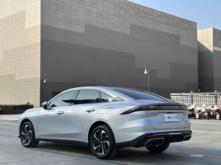 Geely Galaxy L6 2025 2025款 EM-i 140km 星舰版