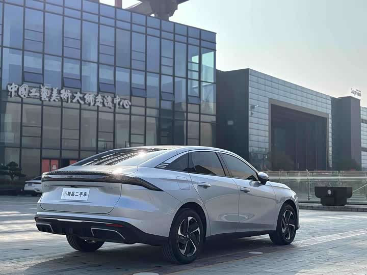 Geely Galaxy L6 2025 2025款 EM-i 140km 星舰版