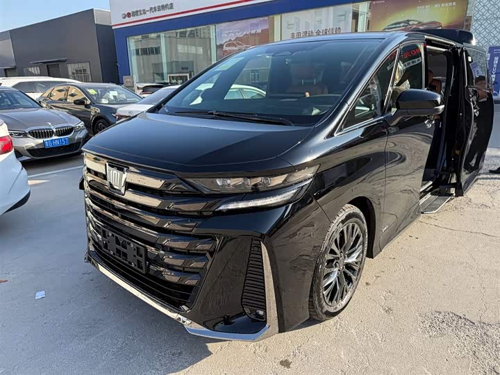 Toyota Vellfire 2025 2025款 皇冠 双擎 2.5L 墨金版