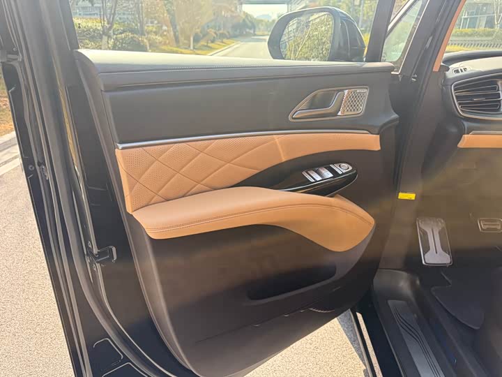 Denza D9 2025 2025款 DM-i 智驾版 1020 四驱旗舰型