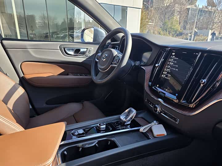 Volvo XC60 Hybrid 2025 2025款 插电式混动 长续航四驱智远豪华版