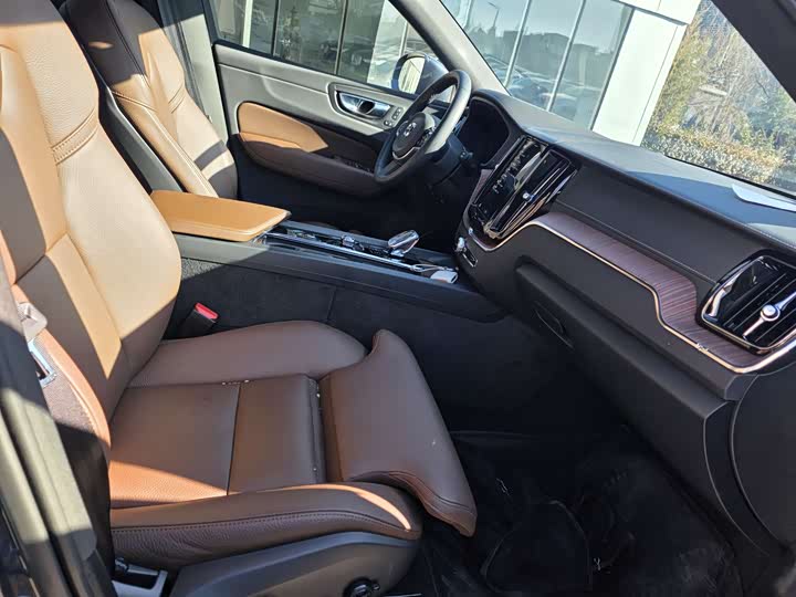 Volvo XC60 Hybrid 2025 2025款 插电式混动 长续航四驱智远豪华版