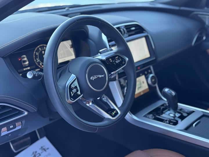 Jaguar XE L 2025 2025款 2.0T 250PS R-DYNAMIC 90周年典藏版