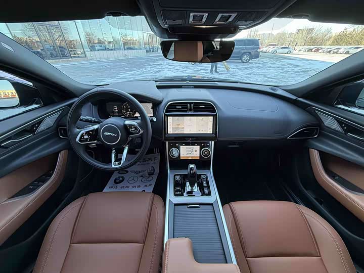 Jaguar XE L 2025 2025款 2.0T 250PS R-DYNAMIC 90周年典藏版