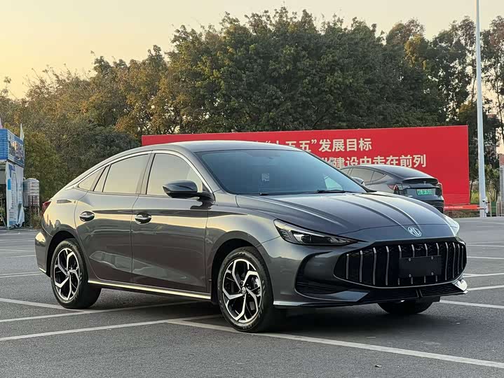 MG Motor 5 2025 2025款 300TGI 全球旗舰版
