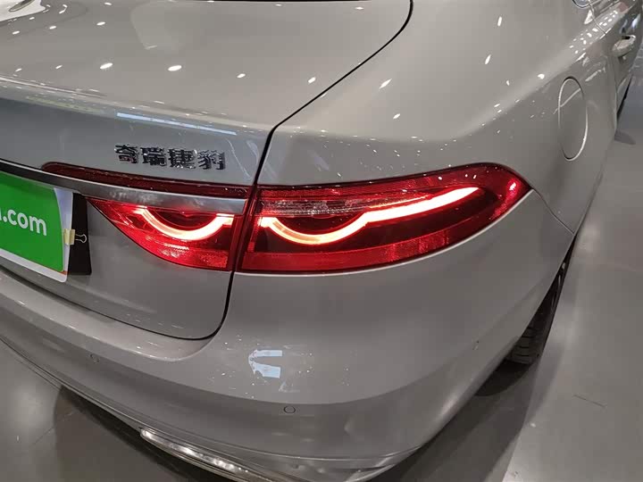 Jaguar XF L 2025 2025款 2.0T P250 两驱尊享豪华版