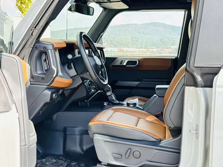 Ford Bronco 2024 2024款 2.3T 长滩大脚越野版