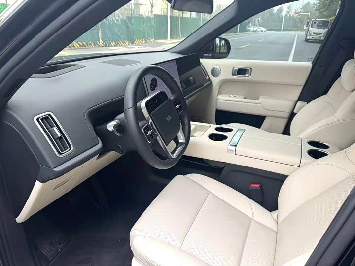 LiXiang L8 2025 2025款 Pro 智能焕新版